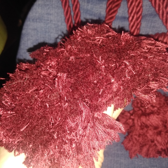Wine colored pair of vintage curtain tassel tiebacks - Picture 6 of 9